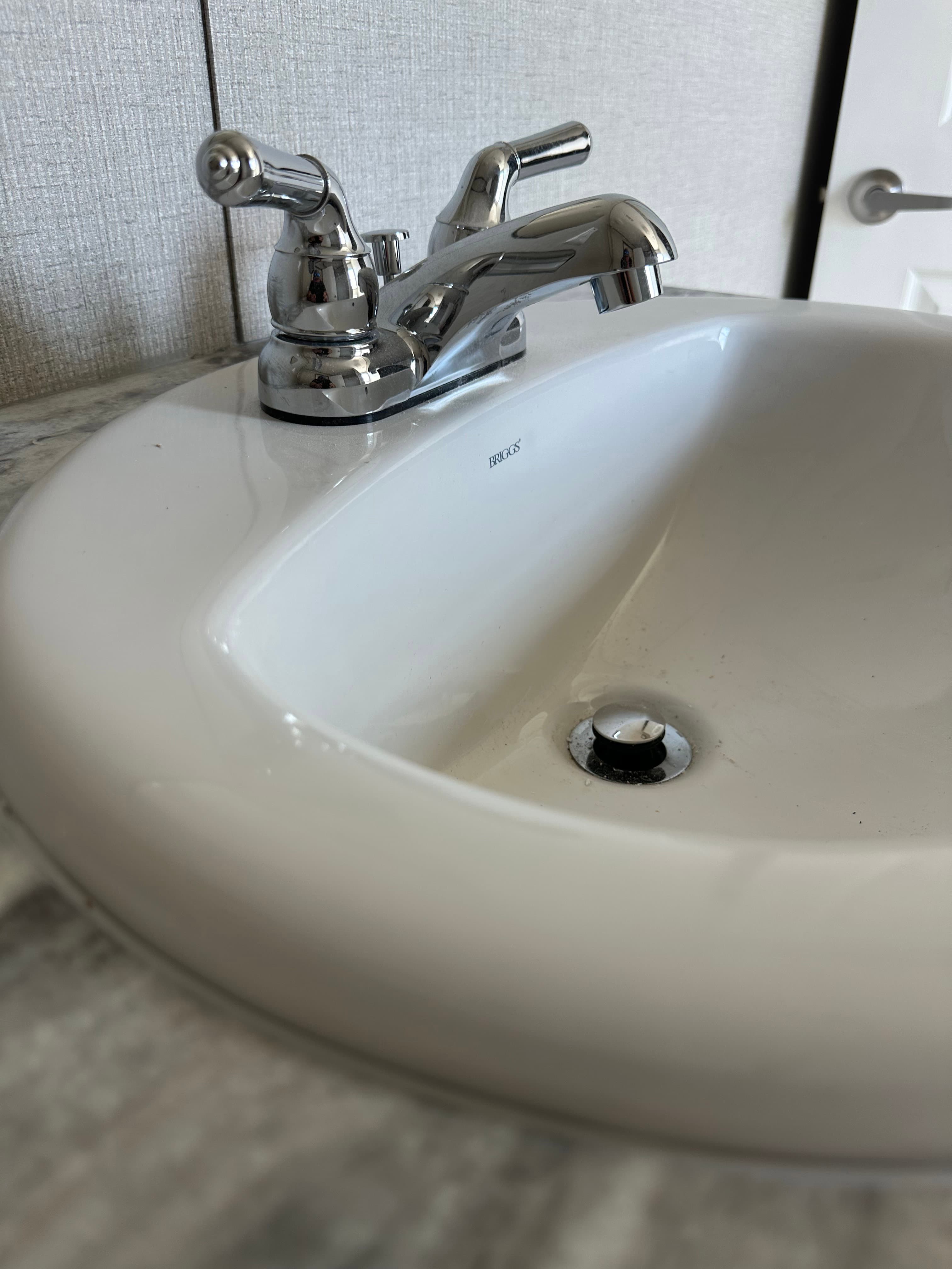 Panama interior and bathroom home features
