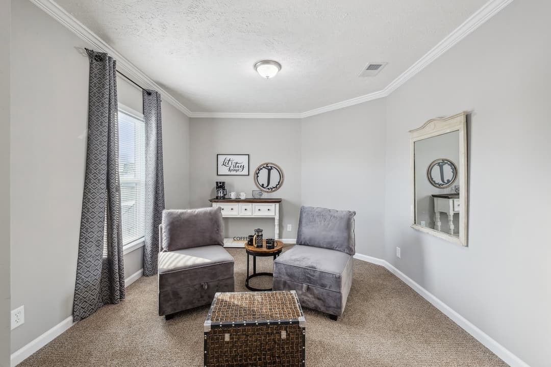 Stagecoach bedroom home features