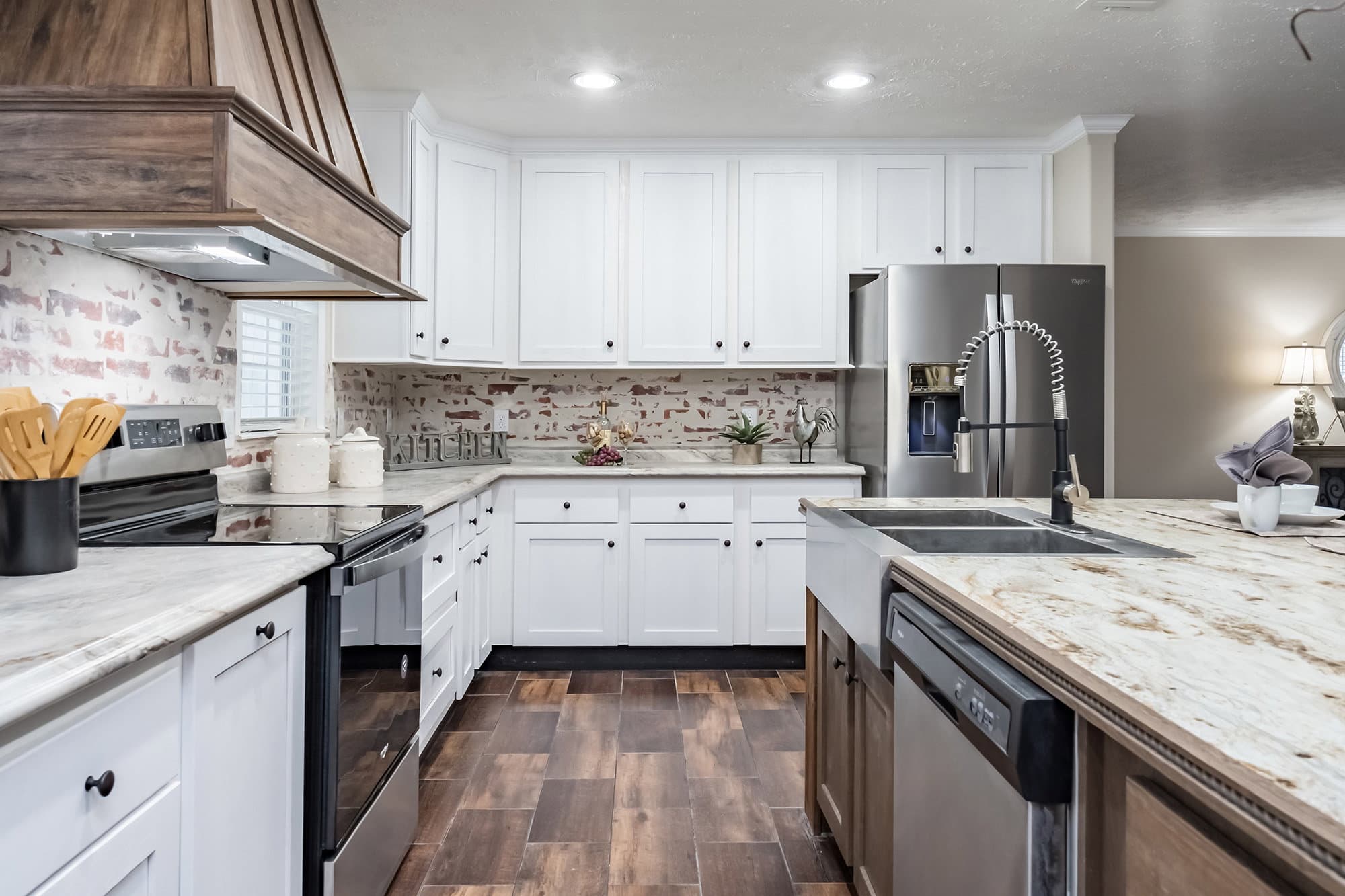 Tiger cat kitchen home features