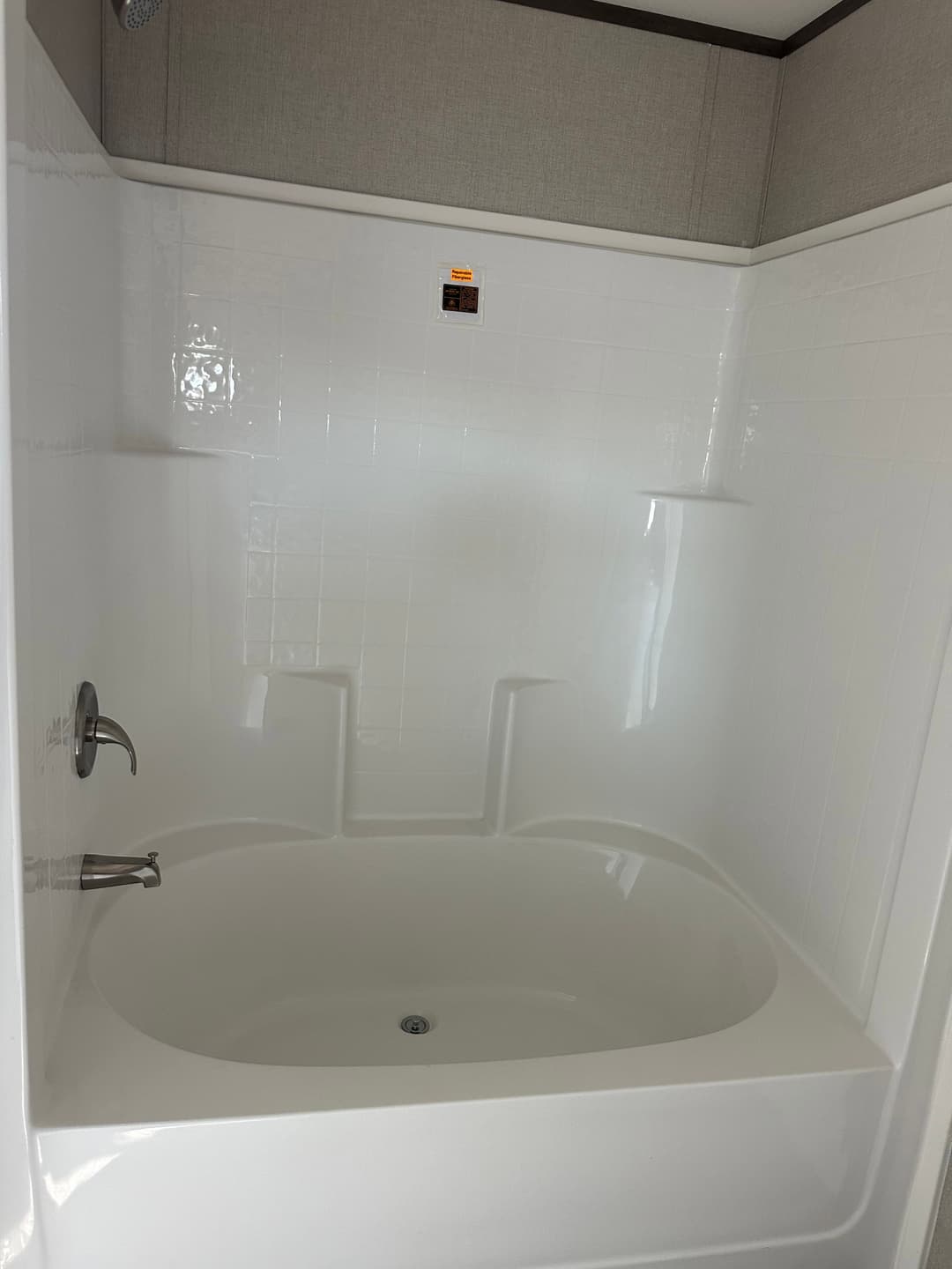 Panama interior and bathroom home features
