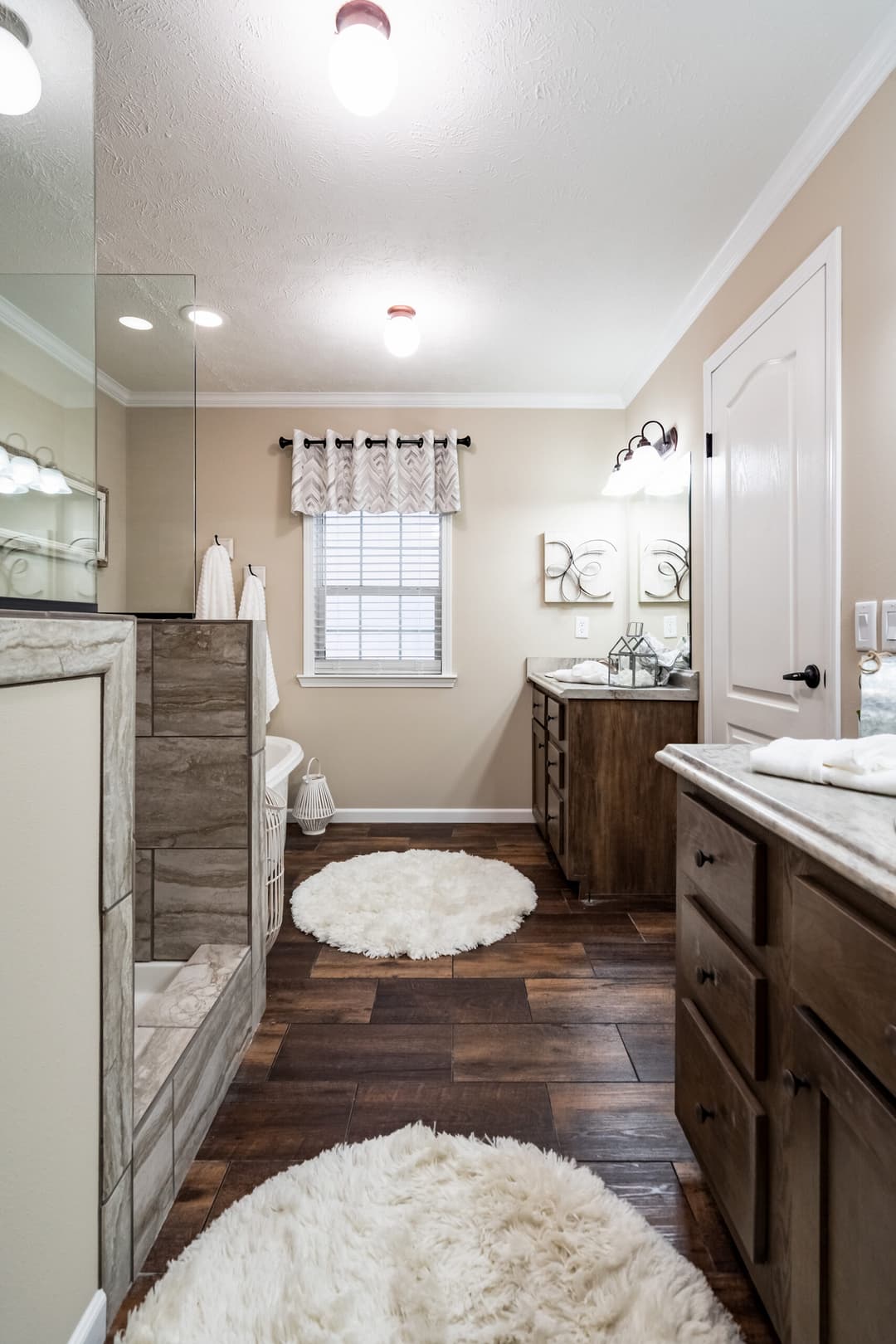 Tiger cat bathroom home features