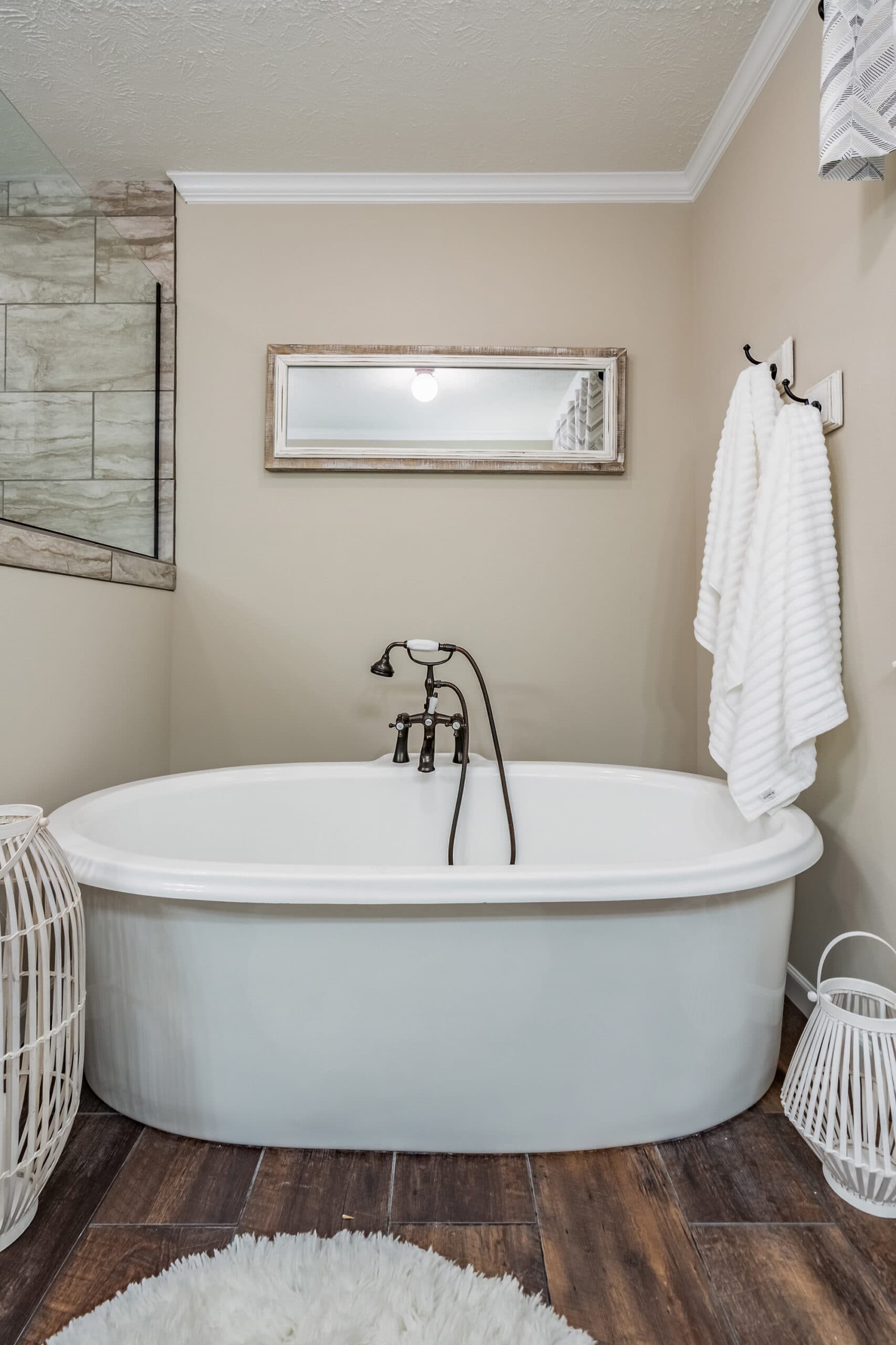 Tiger cat bathroom home features