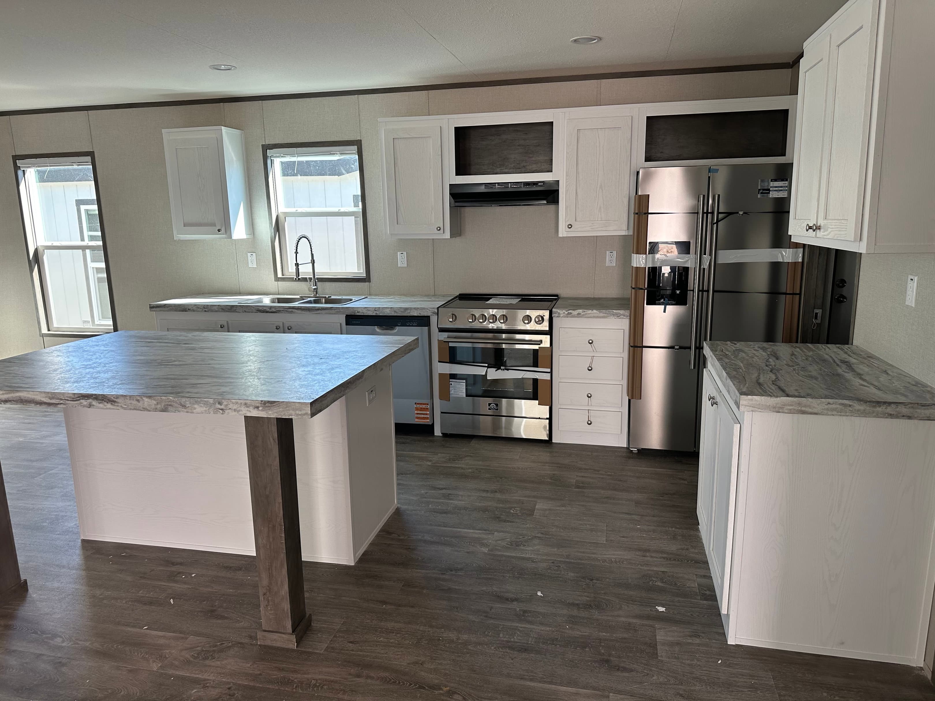 Panama interior and kitchen home features