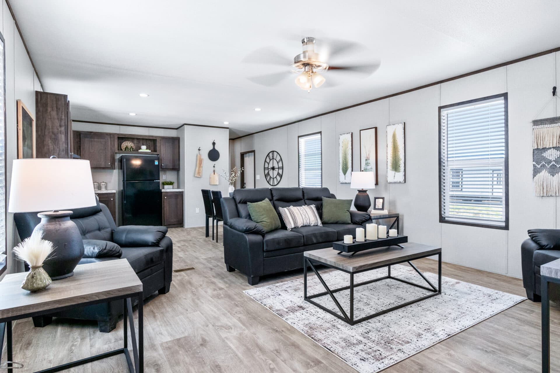 Tropic interior home features