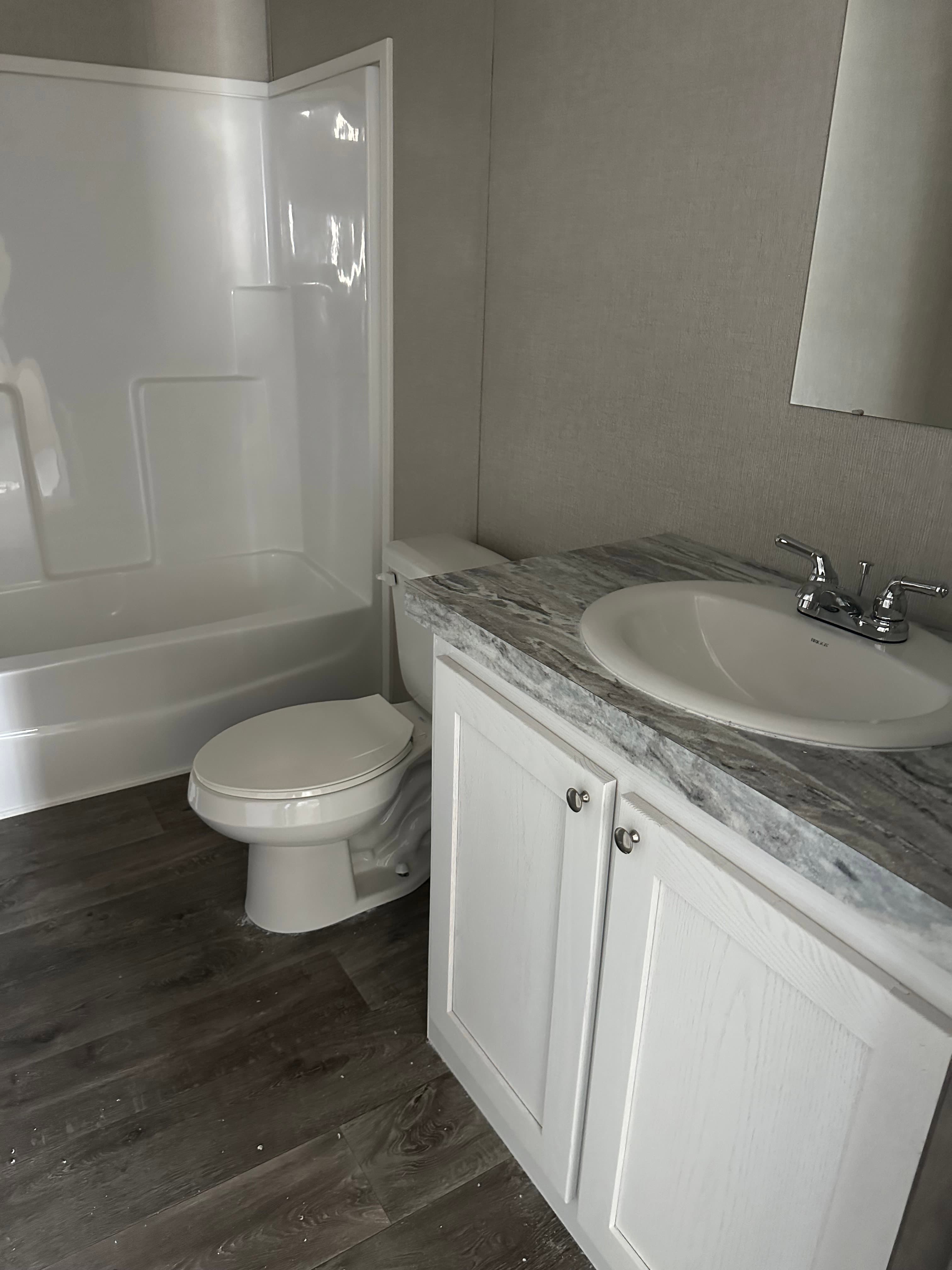 Panama interior and bathroom home features