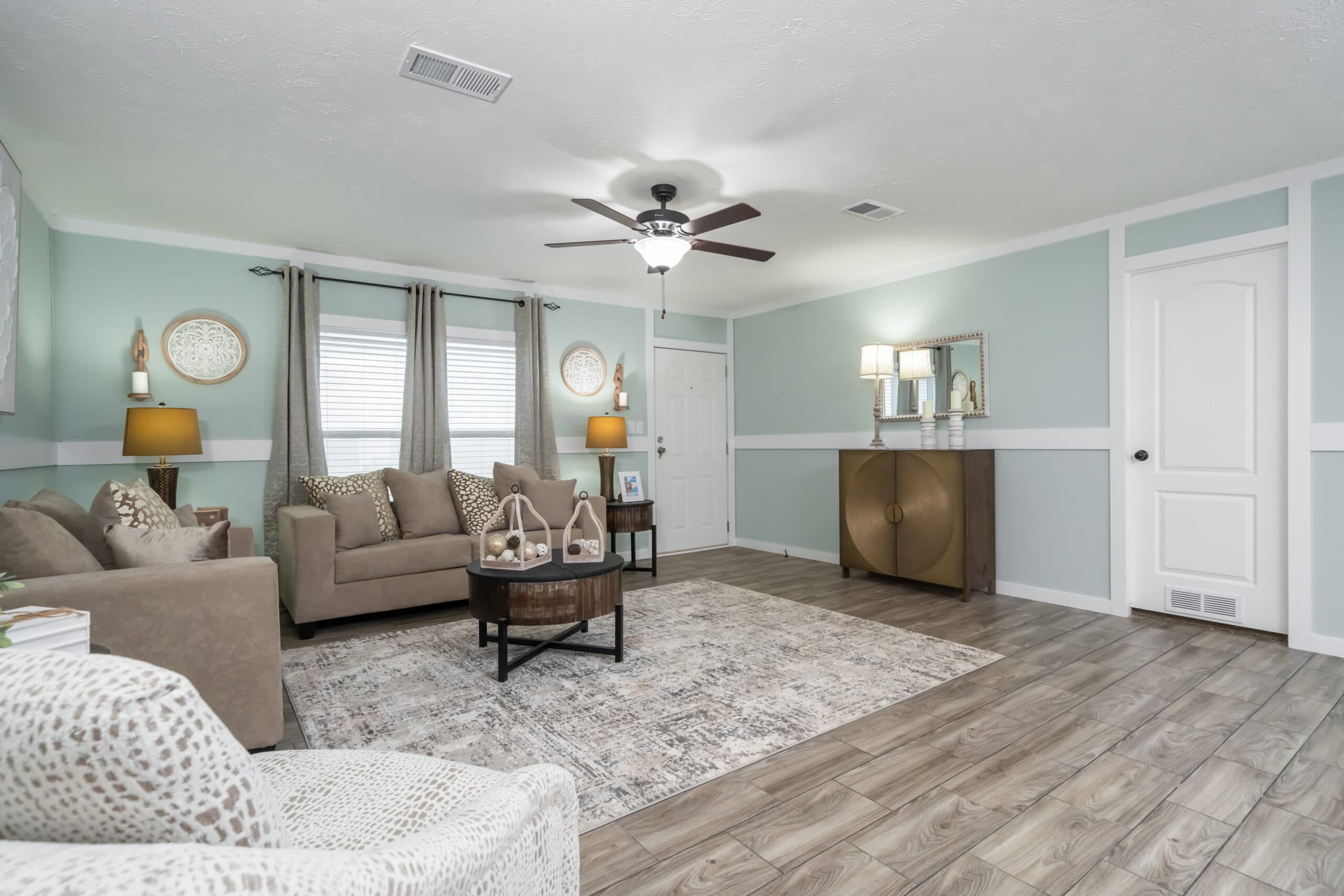 Diamondback interior home features